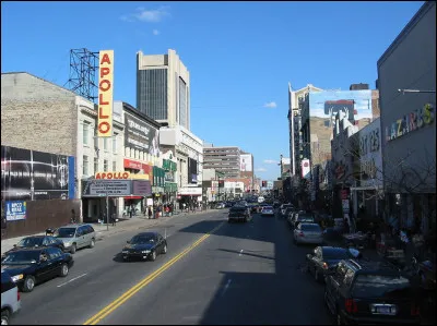 Quel est ce quartier nord de Manhattan à New York, foyer de la culture afro-américaine et centre de la lutte pour l'égalité des droits civiques ?