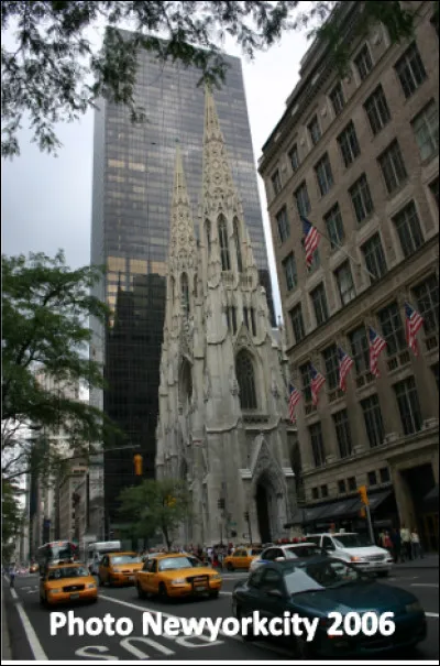 Quelle est cette Cathédrale néo-gothique en marbre blanc de 1878, située sur la cinquième avenue de Manhattan qui porte le nom du Saint évangélisateur de L'Irlande ?