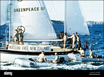 France : Comment s'appelait le bateau de l'organisation écologiste Greenpeace qui a été coulé le 10 juillet 1985 par les services secrets français ?