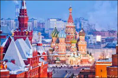 Monde : Qui devient, le 11 mars 1985, secrétaire général du Parti communiste après la mort du président de l'URSS Konstantin Tchernenko ?