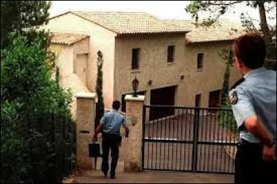 Fait divers : en juin 1991, le corps de Ghislaine Marchal est découvert dans sa maison avec une phrase écrite en lettre de sang. Quelle était cette phrase ?