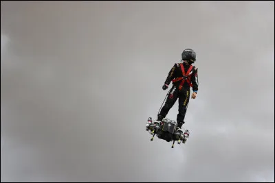 Sport : Quelle mer Francky Zapata a-t-il réussi à traverser sur son Flyboard Air le 4 août 2019 ?
