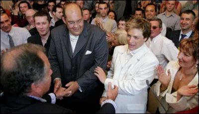 Politique : quel politique a célébré un mariage homosexuel le 5 juin 2004 alors même que la France n'avait pas encore légalisé le mariage pour tous ?