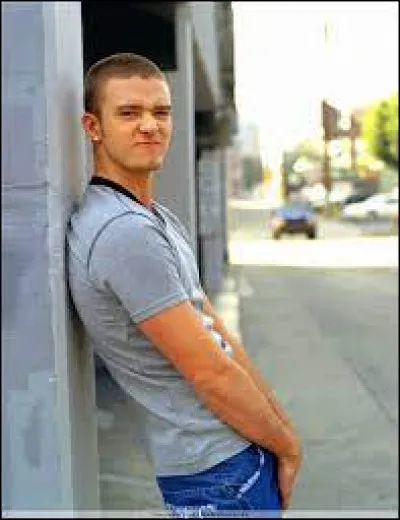 Musique : lors de la finale du Superbowl en février 2004, éclate le scandale du Nipplegate. Justin Timberlake sans faire exprès expose le sein d'une chanteuse. Mais de quelle chanteuse ?