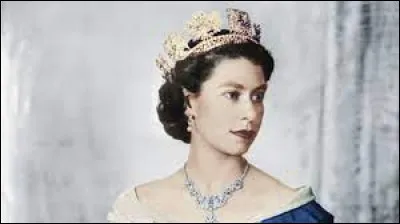 Quel était le lien de parenté qui unissait Élisabeth II et George VI, à qui elle succéda en 1952 ?