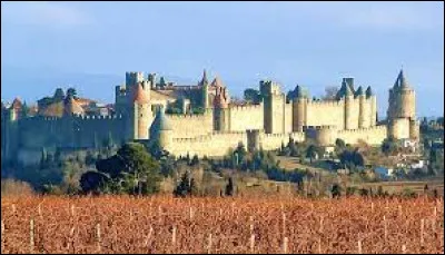 L'Aude est un département français dont la préfecture est Carcassonne. De quelle ancienne région faisait-il partie ?