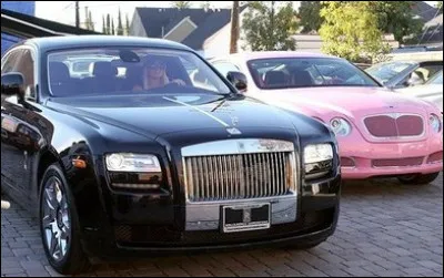 Cette actrice américaine a un faible pour la Rolls-Royce Ghost. Qui est sa propriétaire ?