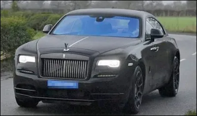 À quelle star du foot appartient cette Rolls Wraith de couleur noir mat ?