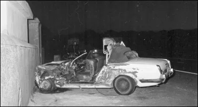 Moins drôle, cet humoriste se tue au volant de sa Rolls en fonçant dans le mur d'un cimetière. Qui est cet artiste français ?