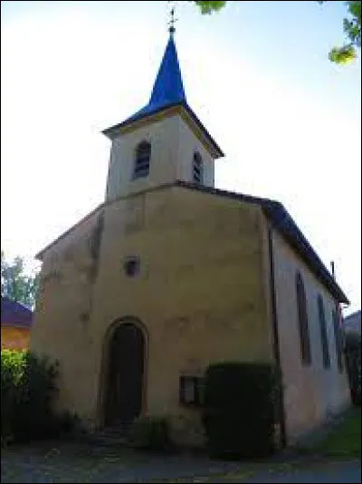 Vous avez sur cette image l'église Saint-Clément, à Obreck. Petit village du parc naturel régional de Lorraine peuplé de 33 habitants, dans l'arrondissement de Sarrebourg-Château-Salins, il se situe dans le département ...