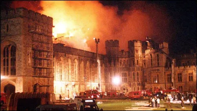 Catastrophe : Quel lieu cher à la couronne anglaise a été ravagé par les flammes le 20 novembre 1992 ?