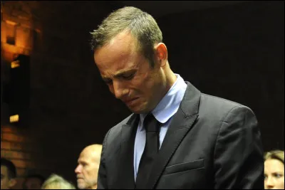 Fait divers : Le 14 février 2013, Oscar Pistorius tire sur sa compagne et la tue de plusieurs balles. Dans quel pays les faits se sont-ils déroulés ?