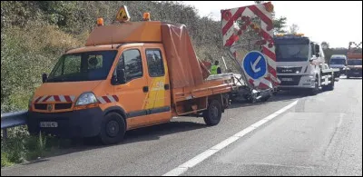 Quel est le type du camion orange ?