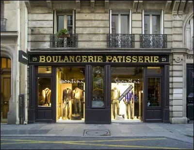 La jupe fendue par devant et par derri&egrave;re que les femmes portaient quand elles montaient &agrave; cheval comme les hommes s'appelait...