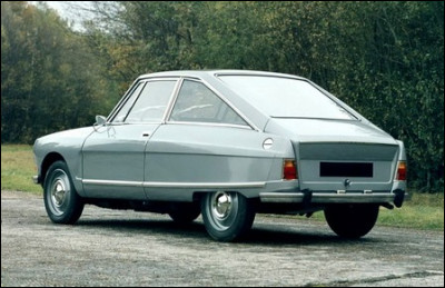 Sous le nom de M 35 cette auto mue par un mono-rotor fut proposée à l'essai aux clients fidèles en 1960. Peu l'ont achetée et la production en fut stoppée. Quelle marque a eu cette déconvenue ?