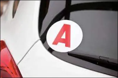 La vitesse maximum pour un jeune conducteur (A) est de 110 km/h sur les sections dautoroutes où la vitesse maximale autorisée est de 130 km/h.