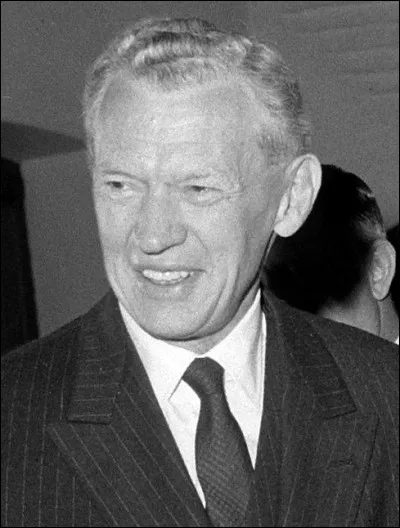 Quelle est la fonction gouvernementale occupée par Maurice Couve de Murville pendant près de 10 ans, du 1er juin 1958 au 31 mai 1968 ?