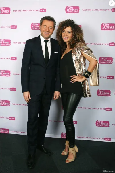 Il anime aux côtés de Anaïs Grangerac une émission sur W9 où des chanteurs font leur show mais qui étaient-ils ?