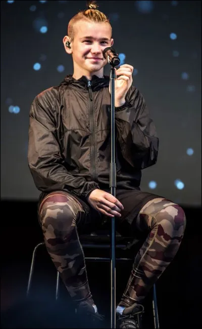 Quelle chanson ne fait pas partie de l'album ''Moments'' ?