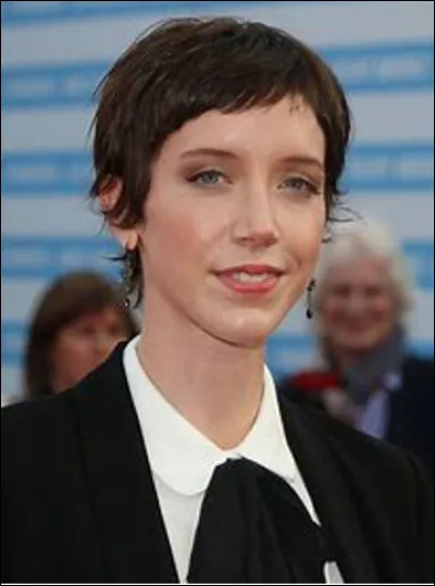 Qui est cette Sara, actrice française; fille de Bernard (1947-2010), acteur et écrivain français ?