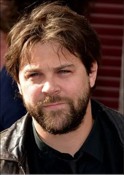 Qui est cet Arthur, acteur français; fils de Gérard, acteur et auteur français ?