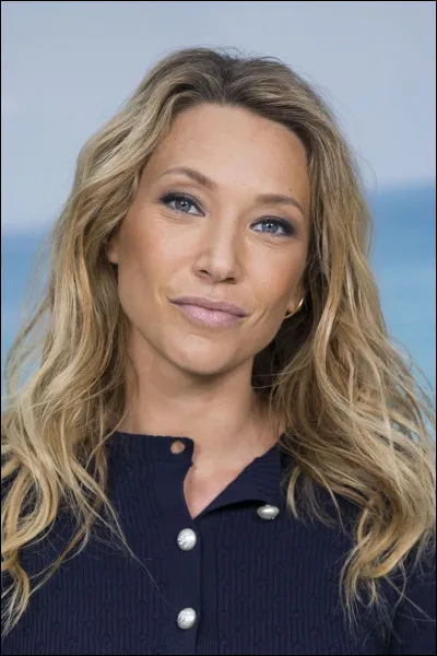 Qui est cette Laura, actrice et chanteuse française; fille de Jean-Philippe (1943-2017), chanteur et acteur français ?