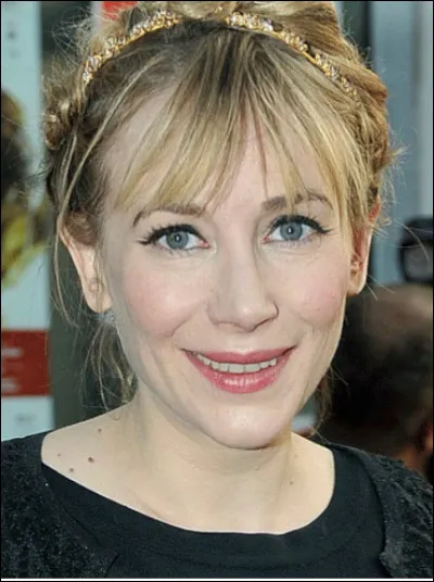 Qui est cette Julie, actrice française; fille de Gérard, acteur franco-russo-émirien ?