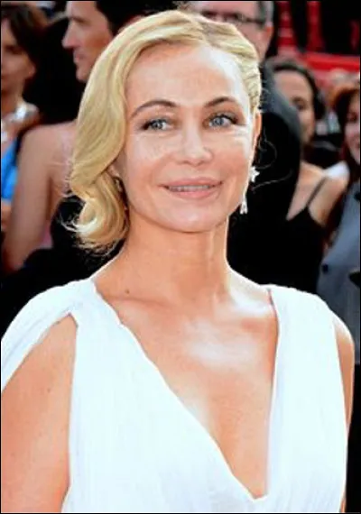 Qui est cette Emmanuelle, actrice française; fille de Guy (1930-2015), auteur-compositeur-interprète français ?