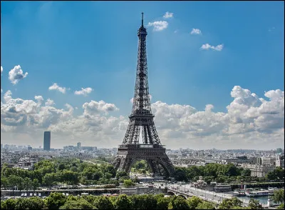 Quelle est la hauteur de la Tour Eiffel actuellement (2022) ?