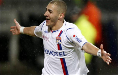 Quels étaient les numéros de Karim Benzema à l'OL ?