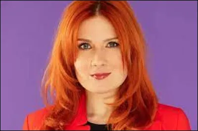 Comment s'appelle la professeure de chant ?