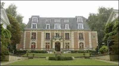 Où les élèves logent-ils durant quelques semaines ?