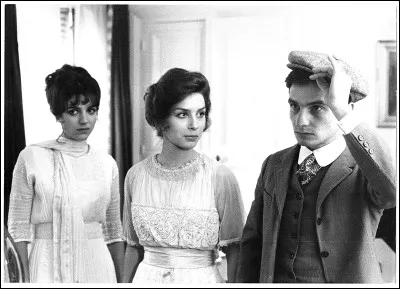 Le film "Les Deux Anglaises et le continent" a été réalisé par...