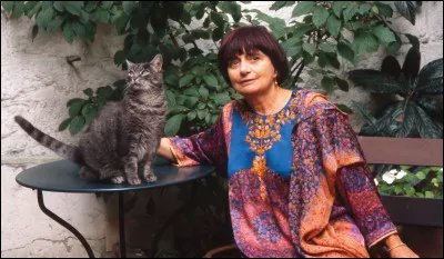 Dans quel film documentaire qu'elle a réalisé Agnès Varda fait-elle jouer son chat Zgougou ?