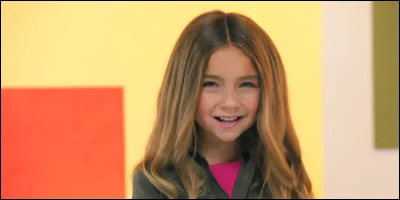 La fillette est entourée de musique dès l'enfance et commence à jouer très jeune, vrai ou faux ?