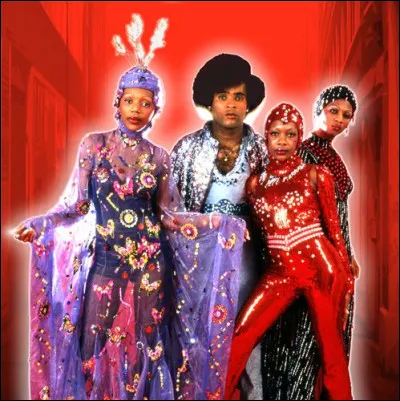 Quel est ce groupe antillais de disco-pop, actif de 1975 à 1989 avec son chanteur et figure de proue Bobby Farrell, mort en 2010 ?