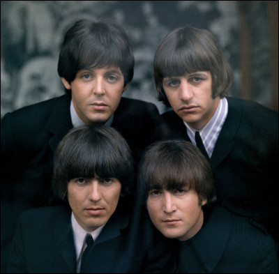 Quel est ce groupe, un quatuor musical britannique fondé en 1957 par le chanteur vedette John Lennon ?