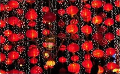Dans quel pays cette ''fête des lanternes'' se déroule-t-elle traditionnellement ?