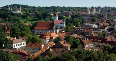 Europe : Quel pays déclara son indépendance vis-à-vis de l'URSS le 11 mars 1990 ?