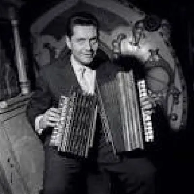 Allez, un petit effort et c'est fini, trouvez ce titre : C'est la ..., la ... la plus belle !