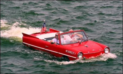 - « On a pensé à vous, pour cet été, ma p'tite Dame...»
- « ...Ah bon ? »