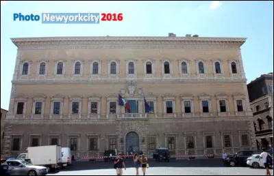 Quel est ce luxueux palais de style Haute-Renaissance datant de 1514, situé dans la vieille ville de Rome et siège de l'Ambassade de France depuis 1874 ?