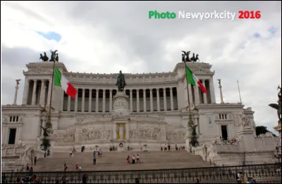 Quel est ce monument, un symbole de l'Italie, construit entre 1885 et 1911 pour célébrer les 50 ans de l'unité italienne ?