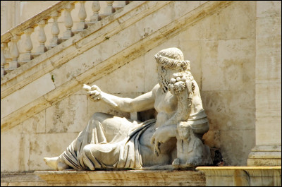 Qui est le fondateur légendaire de Rome en 753 avant J.-C., fils du dieu Mars ?
