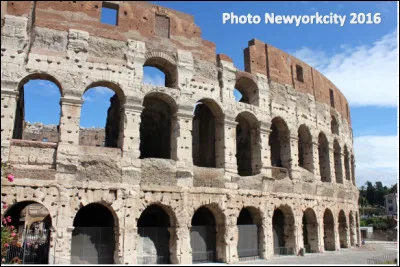 Quel est cet amphithéâtre ovoïde datant de 72 après J.C., le plus grand de l'Empire romain, situé en plein centre de Rome ?
