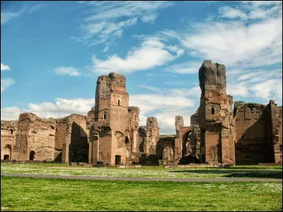 Quels sont ces thermes, les plus grands et les plus luxueux du monde romain, datant de 212 après J.-C., dédiés à l'empereur romain du même nom ?