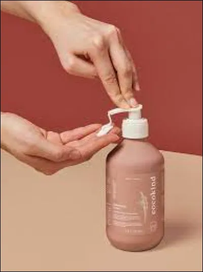 Que faut-il ajouter à "lot" pour obtenir le nom d'une préparation de soin liquide ?