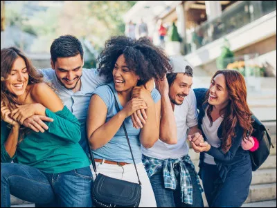 Tu dois retrouver les Invisibles qui ont capturé un de tes amis. Tu décides de...