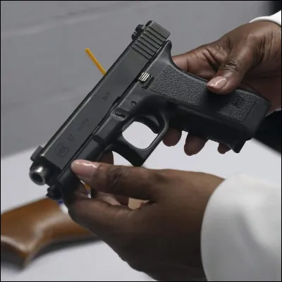 Un enfant te bouscule avant ton cours de sport à Foxfire, tu :