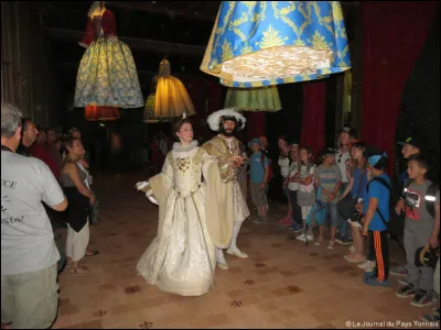 Au château de la Renaissance, quelle reine danse aux côtés de François 1er ?